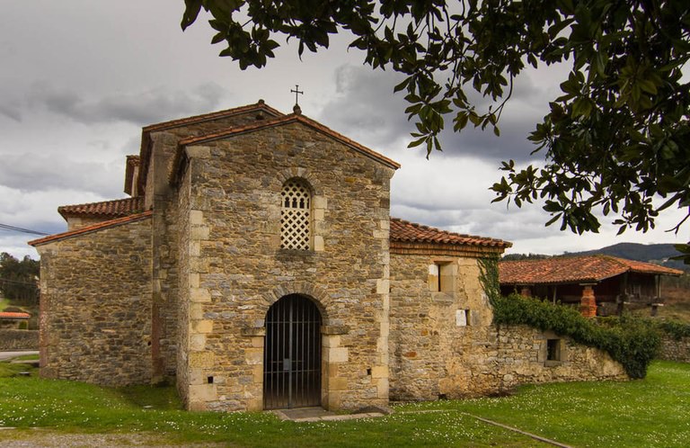 Iglesia Prerrománica de Santianes